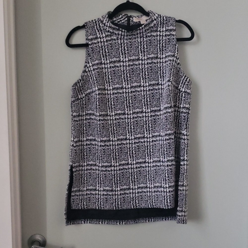 Black and white patterned top
